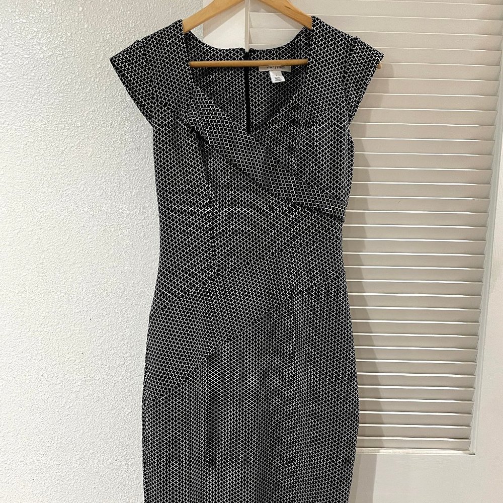 White House Black Market Sz 2 B&W Dress